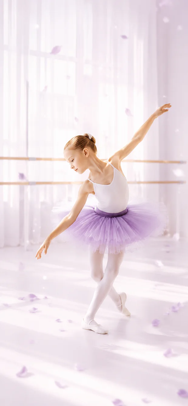 Юная балерина на фирменном экране приложения Lil Ballerine
